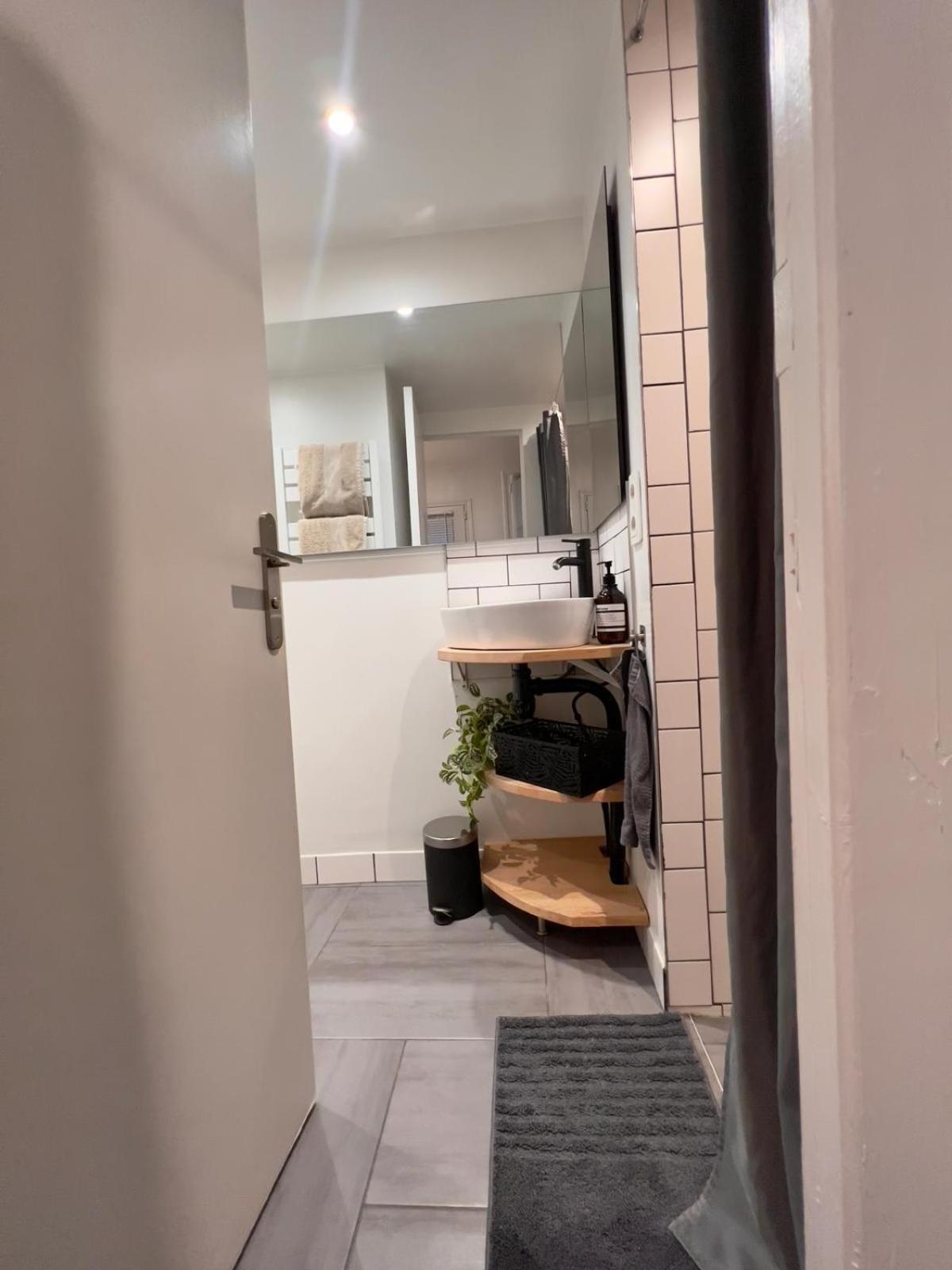 Apartamento Escale Cosy A Pontoise Jacuzzi Et Terrasse Exterior foto
