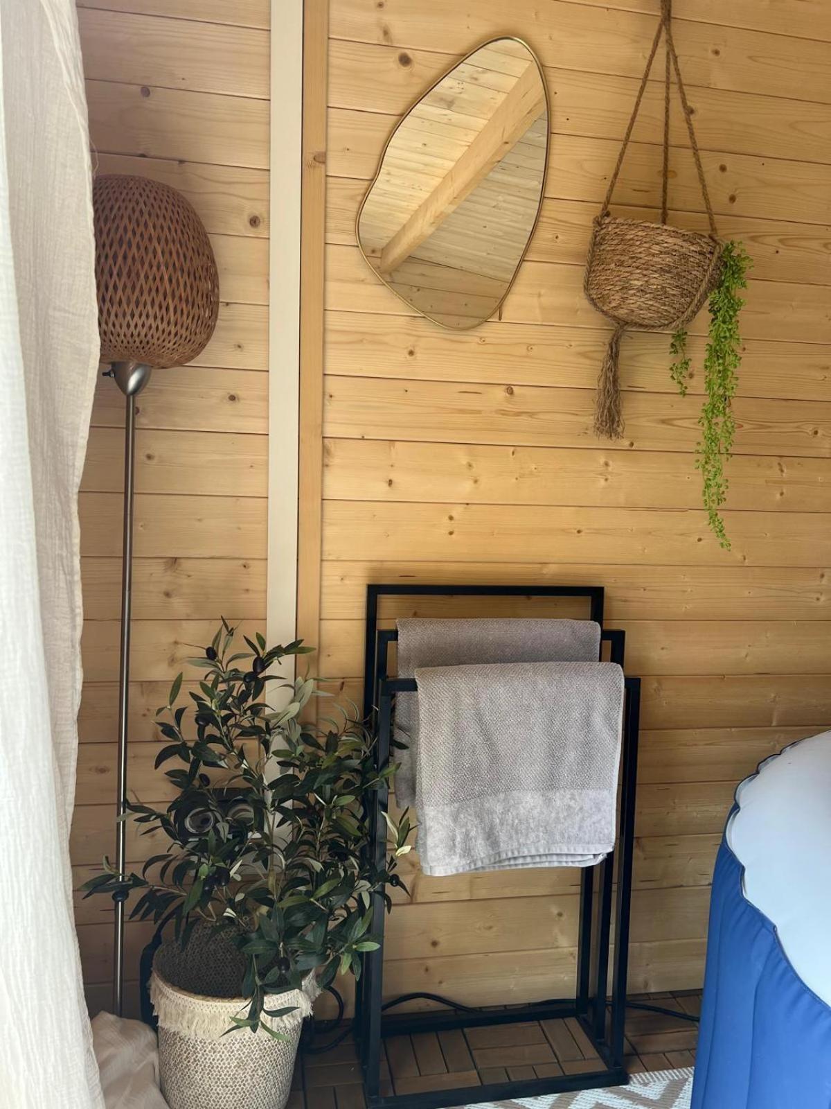 Apartamento Escale Cosy A Pontoise Jacuzzi Et Terrasse Exterior foto
