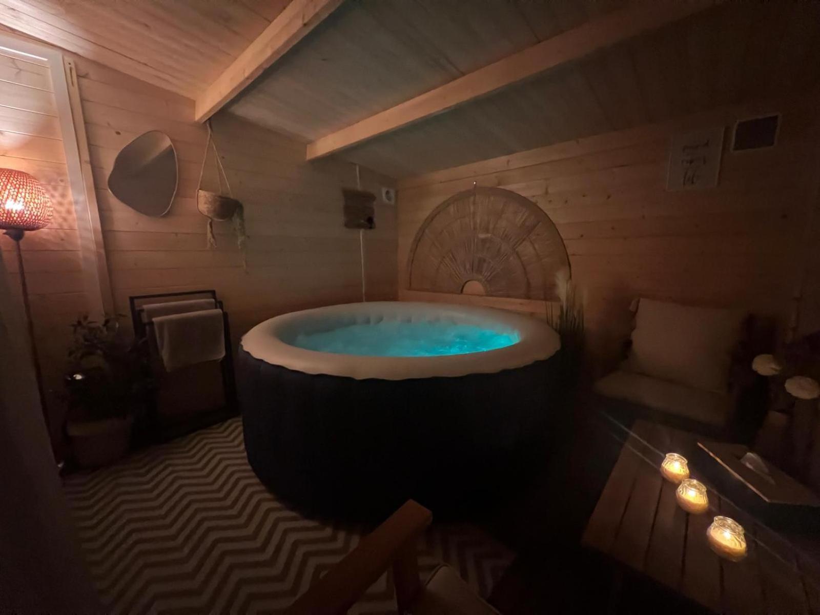 Apartamento Escale Cosy A Pontoise Jacuzzi Et Terrasse Exterior foto